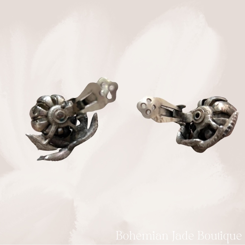 Vintage Faux Pearl Silver Flower Clip On Earrings - Picture 4 of 4